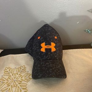 Under Armour boys camo fitted hat s/m